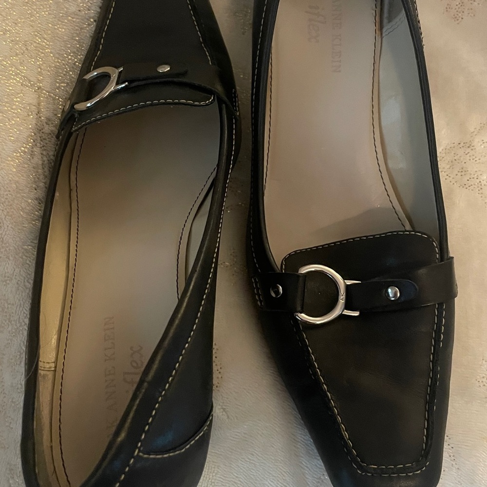 Anne Klein 2in Black Leather Loafers (iflex)